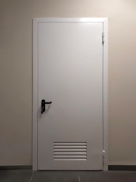 Огнеупорная дверь с вентиляцией Огнеупорная дверь с вентиляцией