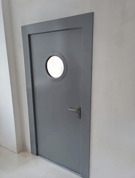 Дверь с круглым стеклом Дверь с круглым стеклом