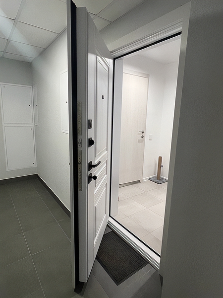 Белая дверь МДФ для квартиры Белая дверь МДФ для квартиры