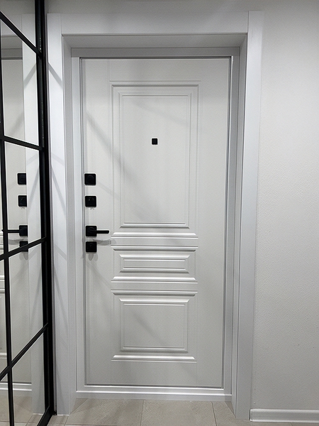 Белая дверь МДФ для квартиры Белая дверь МДФ для квартиры