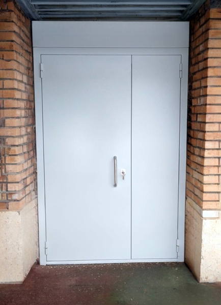 Дверь с верхней вставкой Дверь с верхней вставкой