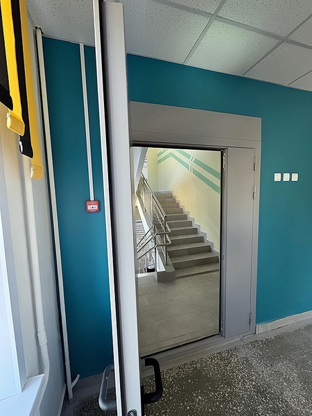 Дверь на этаже Дверь на этаже