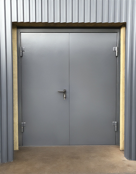 Двупольная дверь серого цвета Двупольная дверь серого цвета
