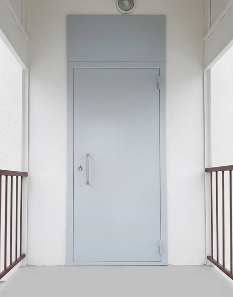 Техническая дверь с фрамугой Техническая дверь с фрамугой