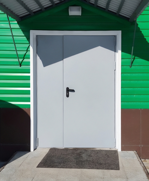 Полуторная уличная дверь Полуторная уличная дверь